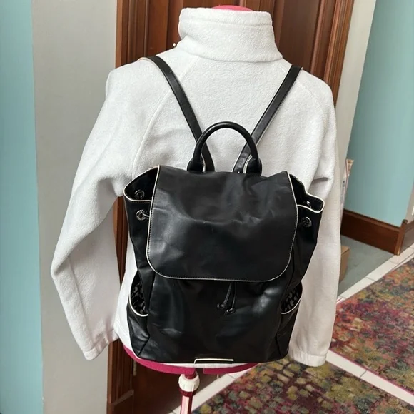 Vera Bradley  backpack   vegan leather  black/white edging cinch top/flap NWOT - Picture 4 of 17